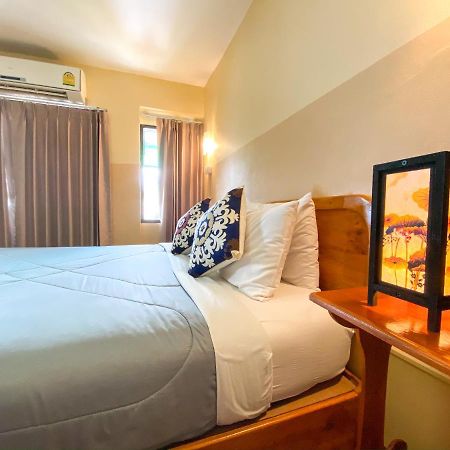 Funky Monkey Cnx - Guesthouse Chiang Mai Luaran gambar
