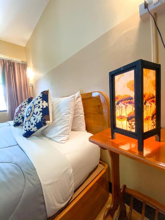 Funky Monkey Cnx - Guesthouse Chiang Mai Luaran gambar