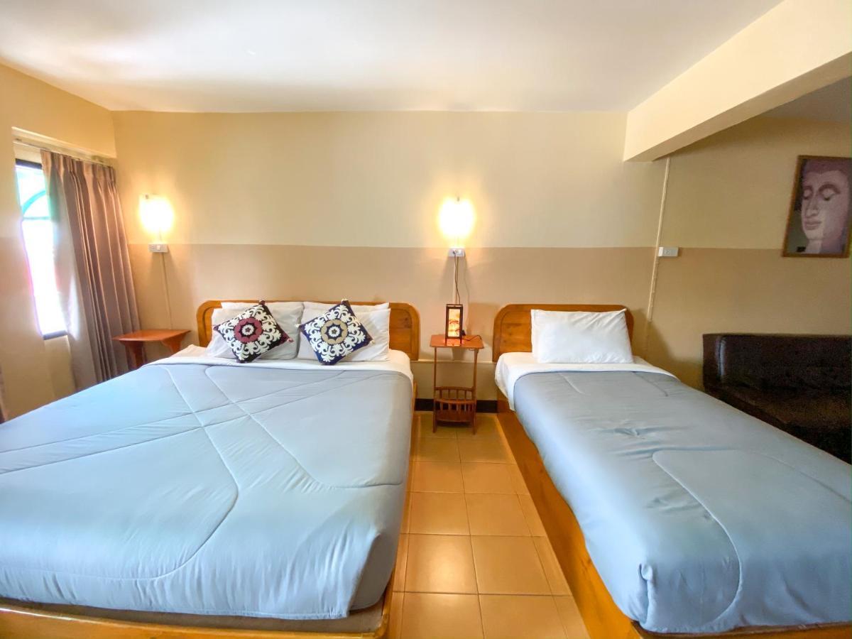 Funky Monkey Cnx - Guesthouse Chiang Mai Luaran gambar