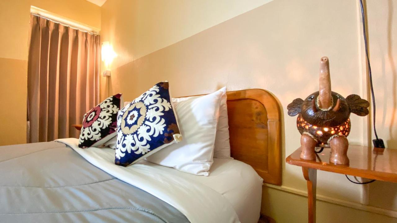 Funky Monkey Cnx - Guesthouse Chiang Mai Luaran gambar