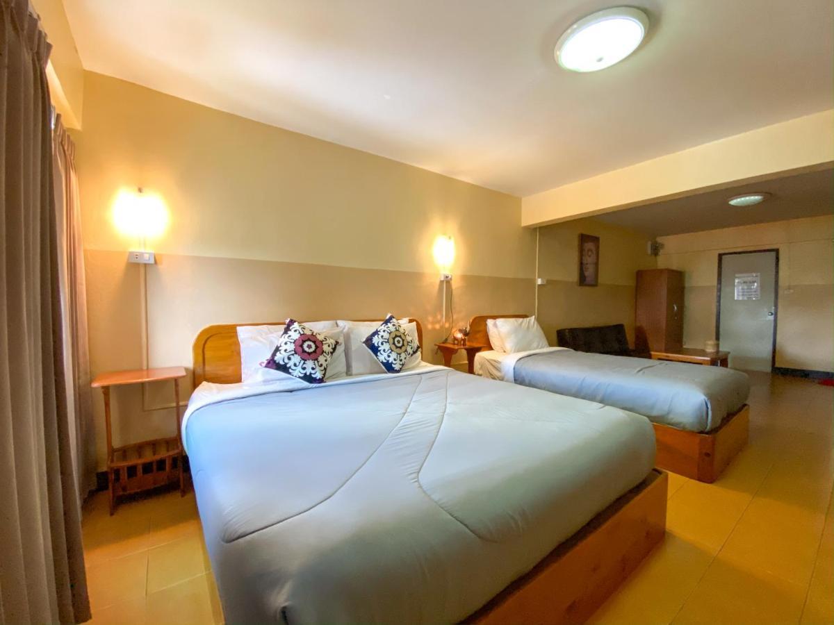 Funky Monkey Cnx - Guesthouse Chiang Mai Luaran gambar
