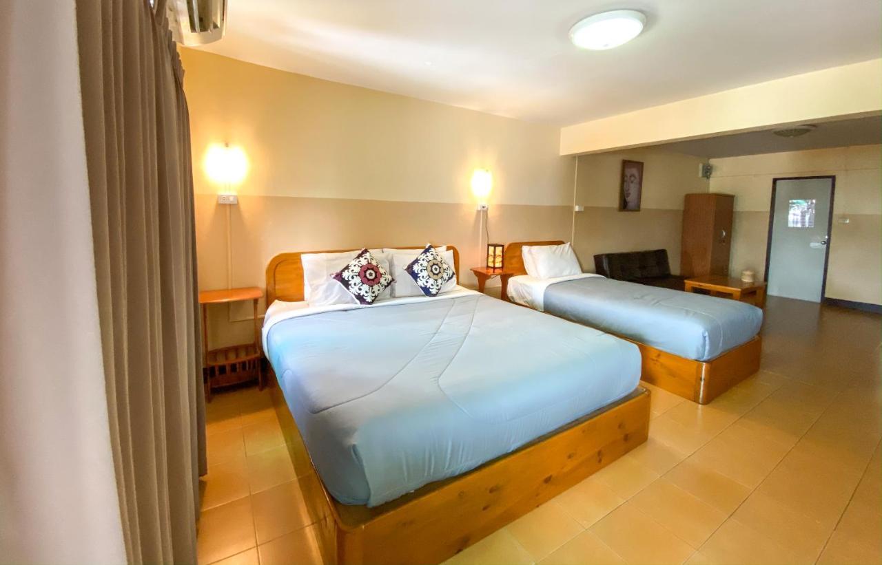 Funky Monkey Cnx - Guesthouse Chiang Mai Luaran gambar