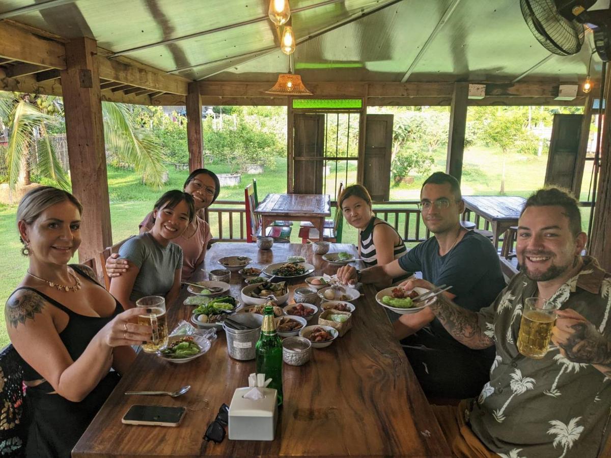 Funky Monkey Cnx - Guesthouse Chiang Mai Luaran gambar