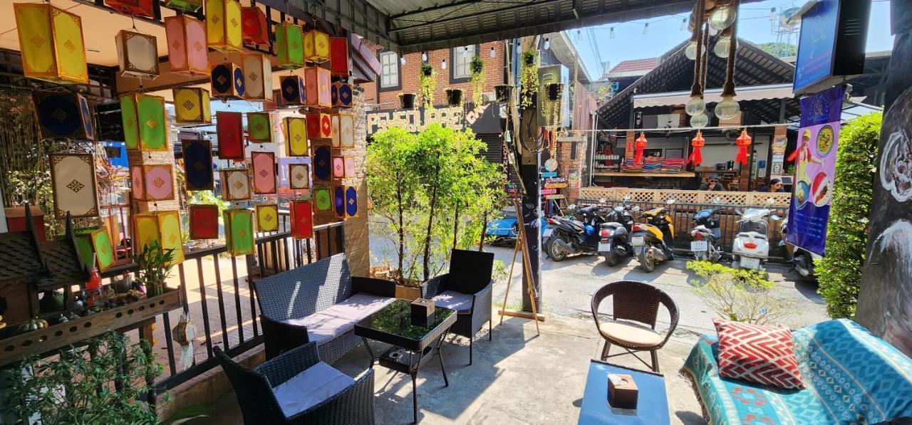Funky Monkey Cnx - Guesthouse Chiang Mai Luaran gambar
